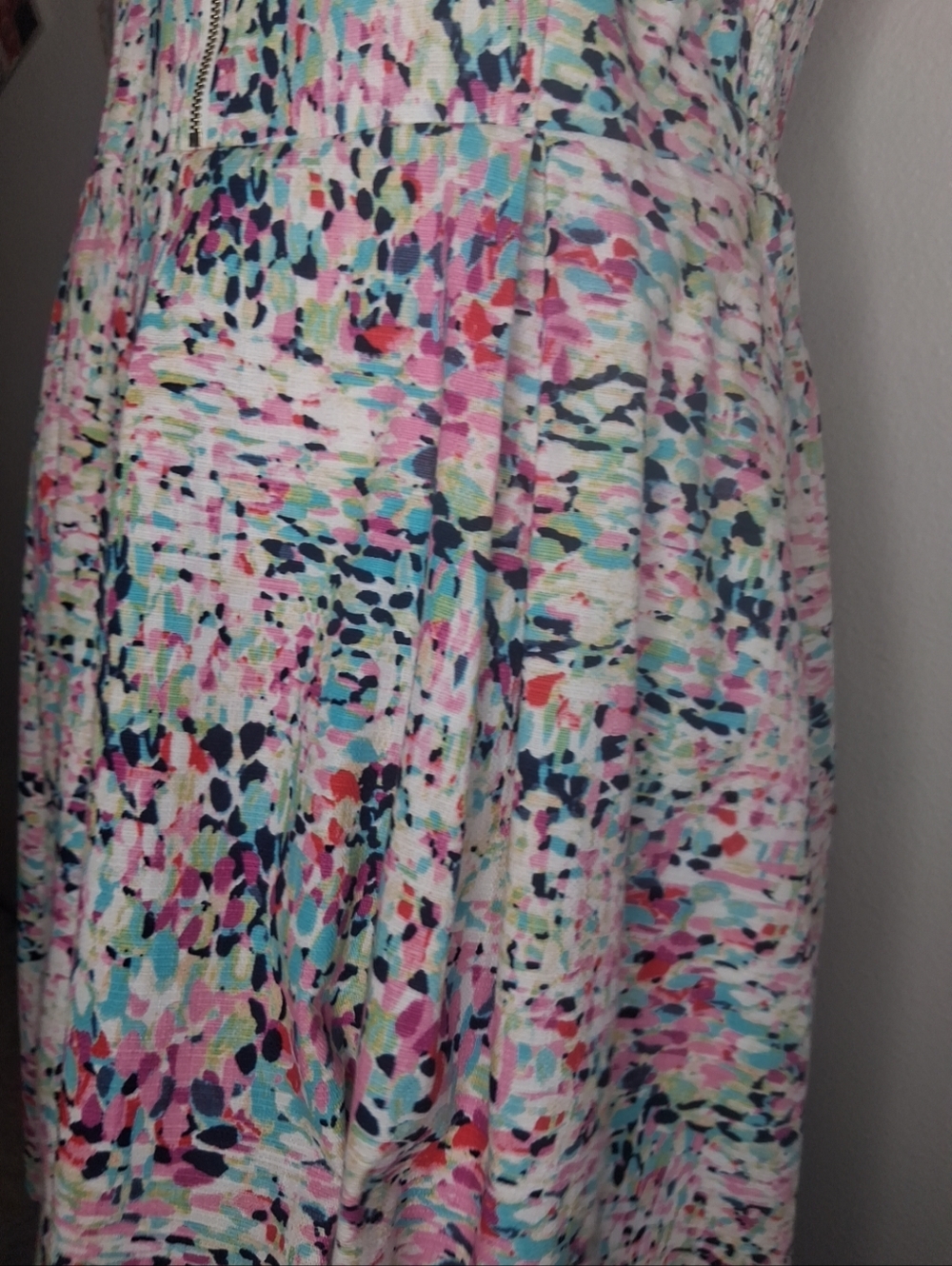 Guess Cocktail Dress Multicolor Sleeveless Smocked Sides Gold Zip Detail Size 12 - Picture 11 of 16